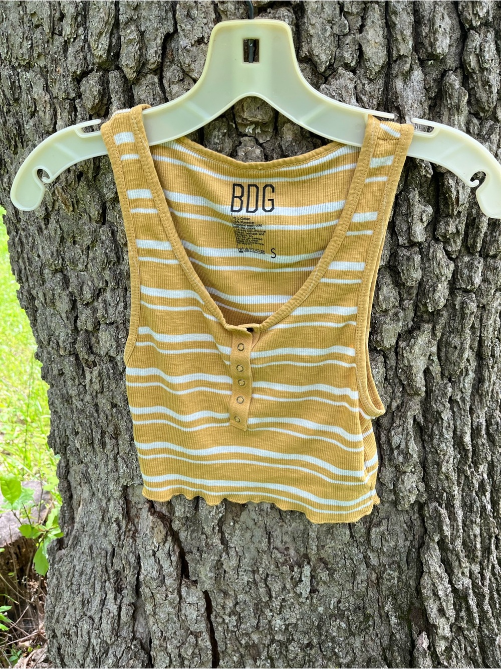 ⭐️BDG Cropped Tank Top in size S